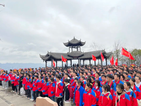 遠足研學(xué)丨手拉手“丈量”武陵山·心連心重走“紅軍路”